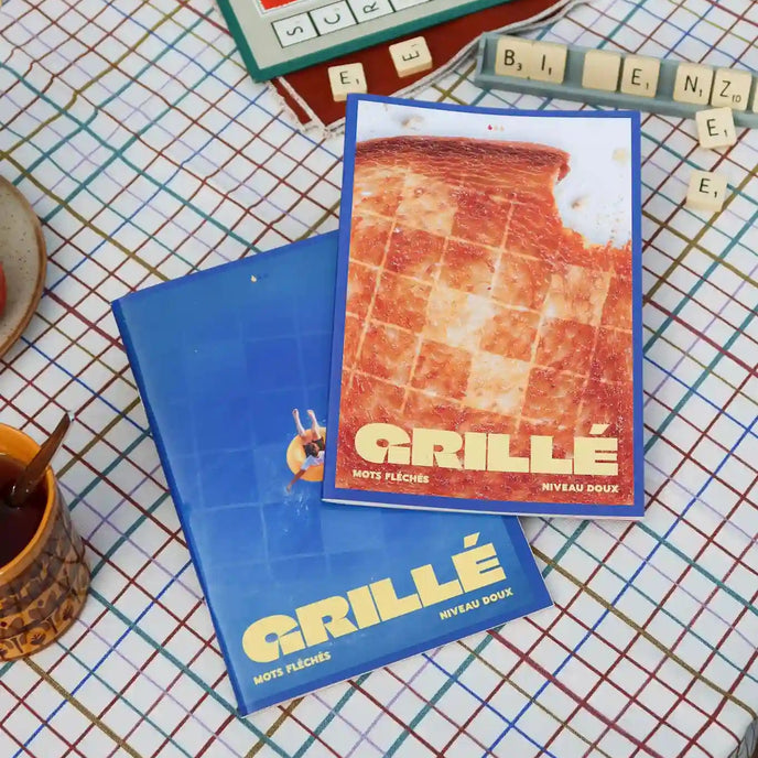 Cahiers Grillé niveau doux mots fléchés avec grille damier rouge et blanc sur fond quadrillé